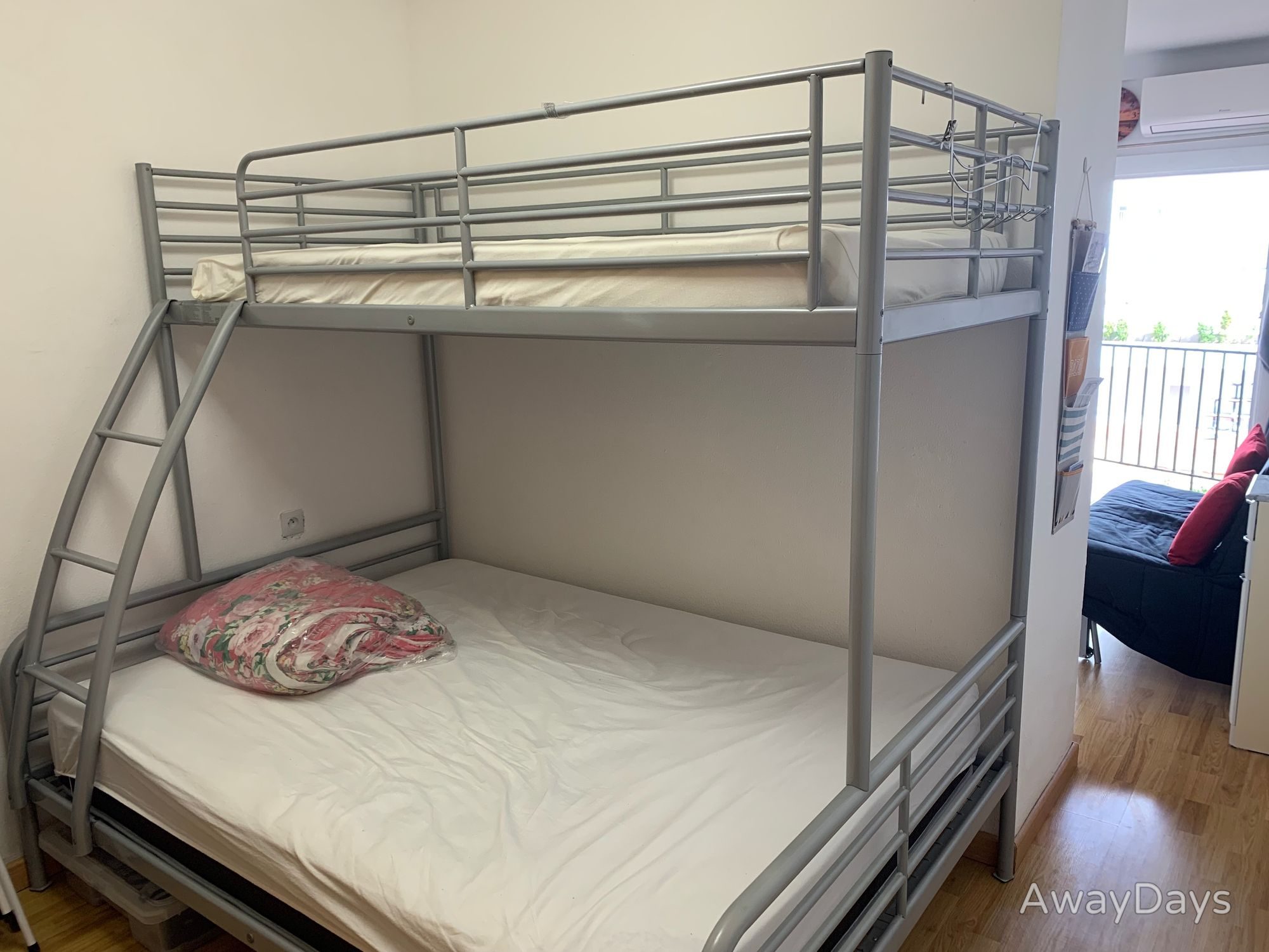 Zona dormitorio con litera
